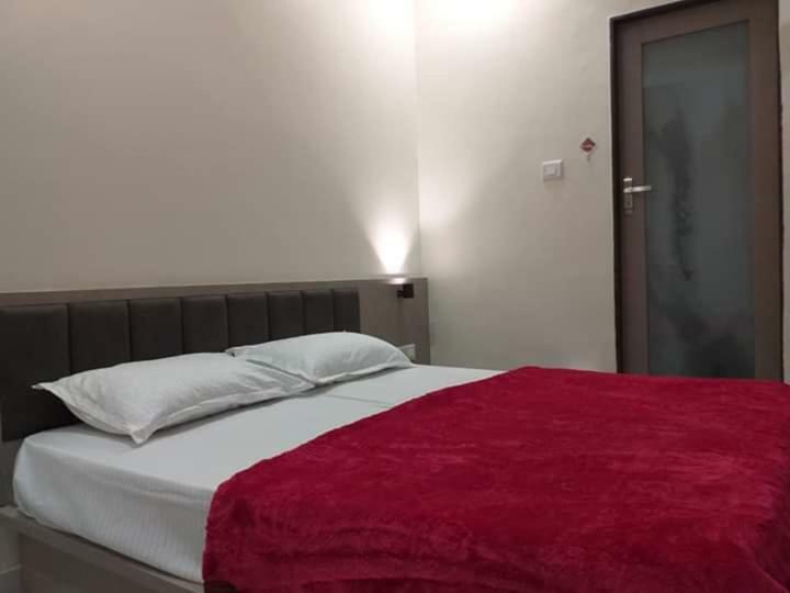 Hotel Diamond Castle Pāli Екстериор снимка