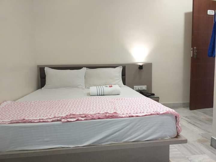 Hotel Diamond Castle Pāli Екстериор снимка
